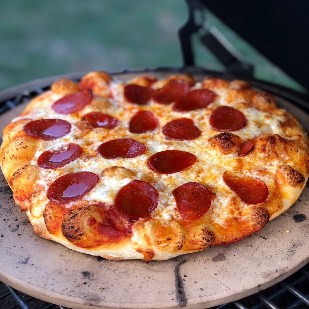 Pizza on the Big Green Egg Recipe Man Who Eats