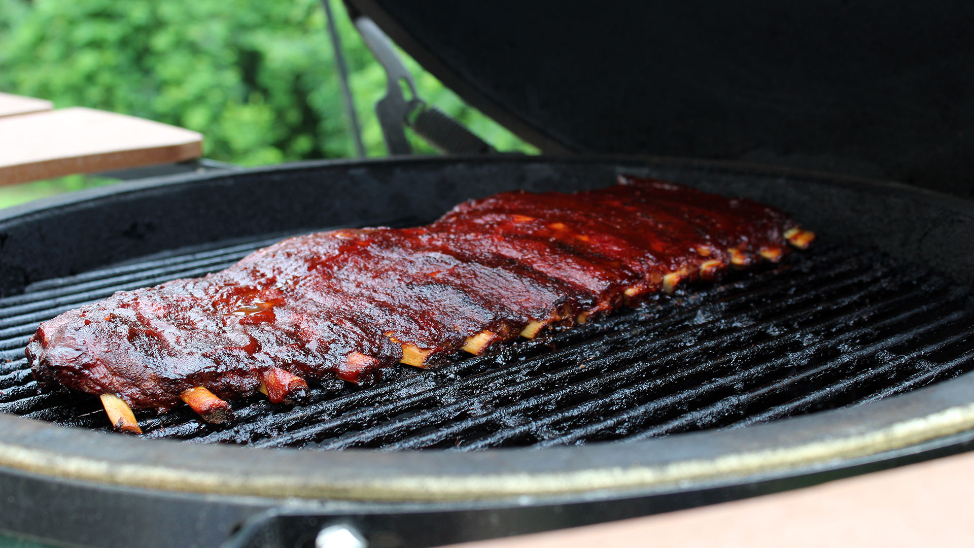 No-Wrap Spare Ribs on the Big Green Egg